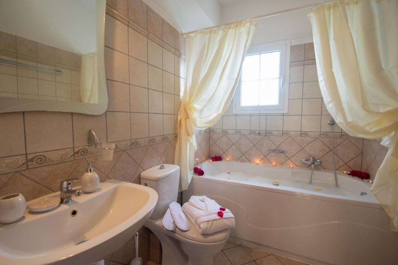 Luxury Villa Vanato & Pool Koukounaria Exterior photo